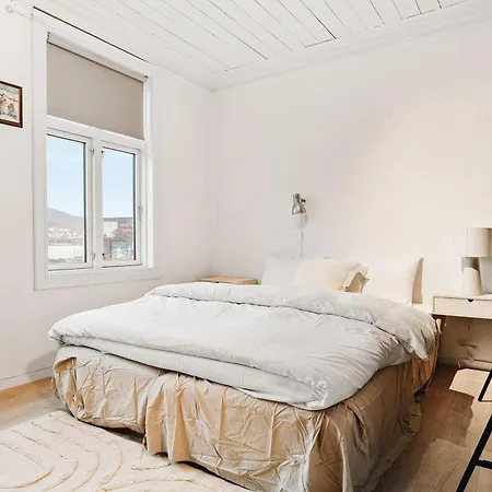 Ferienhaus Dinbnb - History Meets Modern I 3-story House Bergen