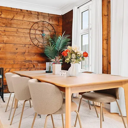 Dinbnb - History Meets Modern I 3-story House 度假居 *