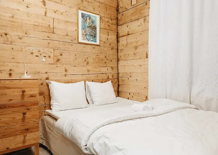 Dinbnb - History Meets Modern I 3-story House *