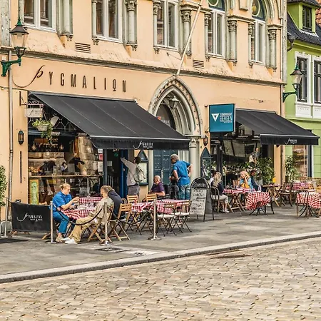 Dinbnb - History Meets Modern I 3-story House Casa de Férias Bergen