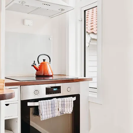 Dinbnb - History Meets Modern I 3-story House Casa de Férias