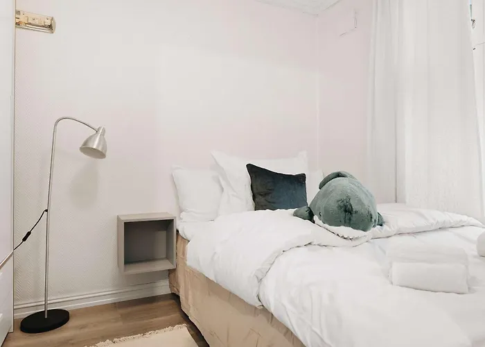 펜션 Dinbnb - History Meets Modern I 3-story House
