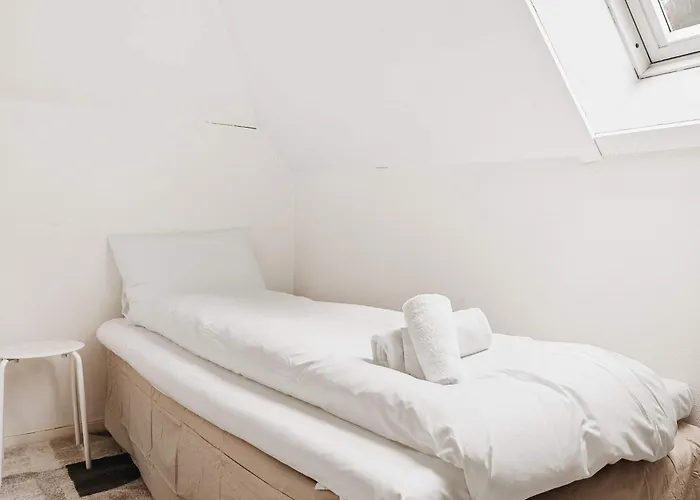 Dinbnb - History Meets Modern I 3-story House 펜션 *